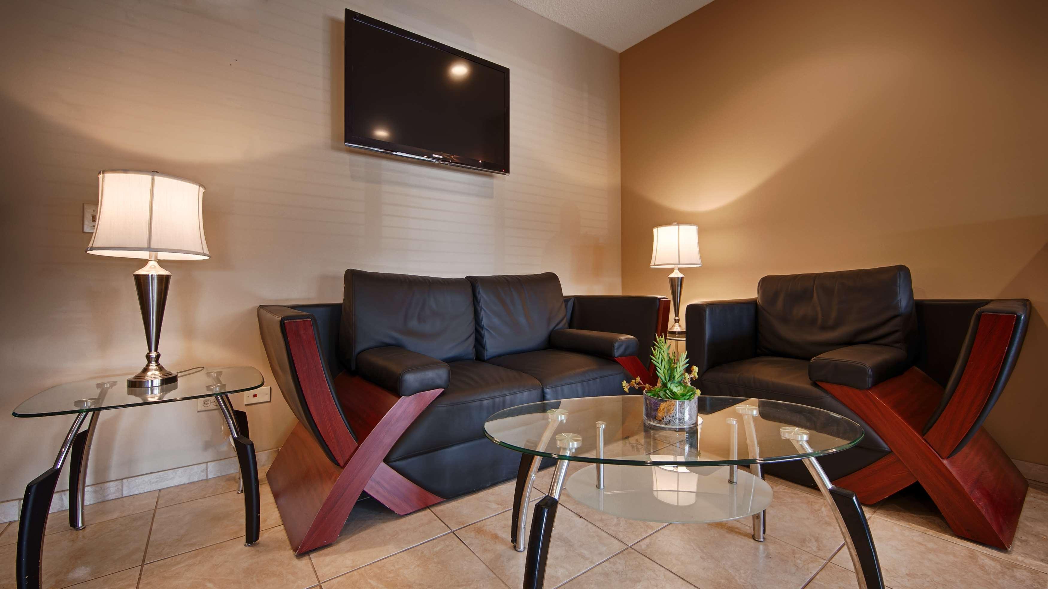 Best Western Crossroads Hotel 3*