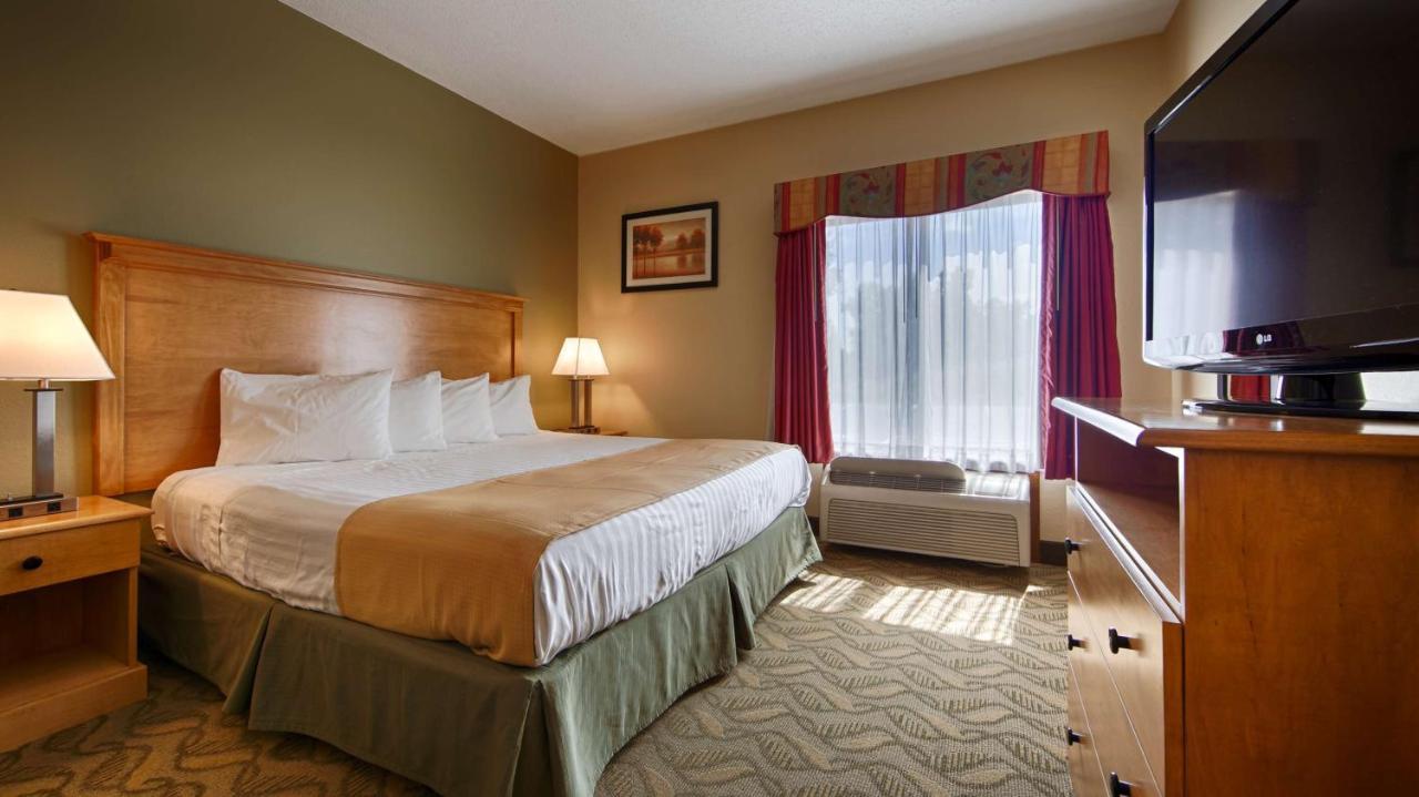 Best Western Crossroads Hotel 3*